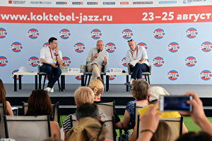 Chairman of the Koktebel Jazz Party (KJP) Organizing Committee and Director General of Rossiya Segodnya Dmitry Kiselev (center) and Art Director of the Koktebel Jazz Party Mikhail Ikonnikov (right) at a news conference on the opening of the Koktebel Jazz Party 2019 International Jazz Festival