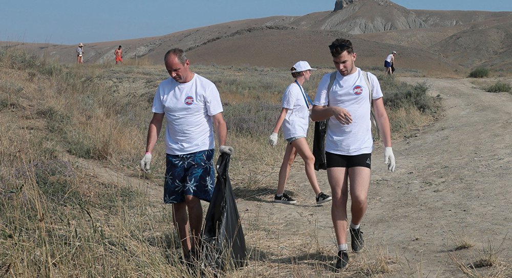 Koktebel Jazz Party volunteers hold cleanup event at Tikhaya Bay