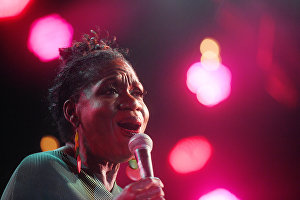 Sharon Clark performing at the Koktebel Jazz Party